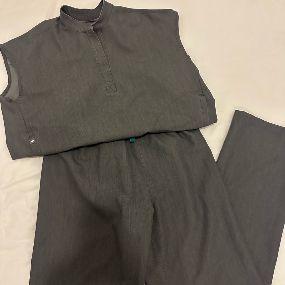 Figs Women's Charcoal Gray Scrub Set